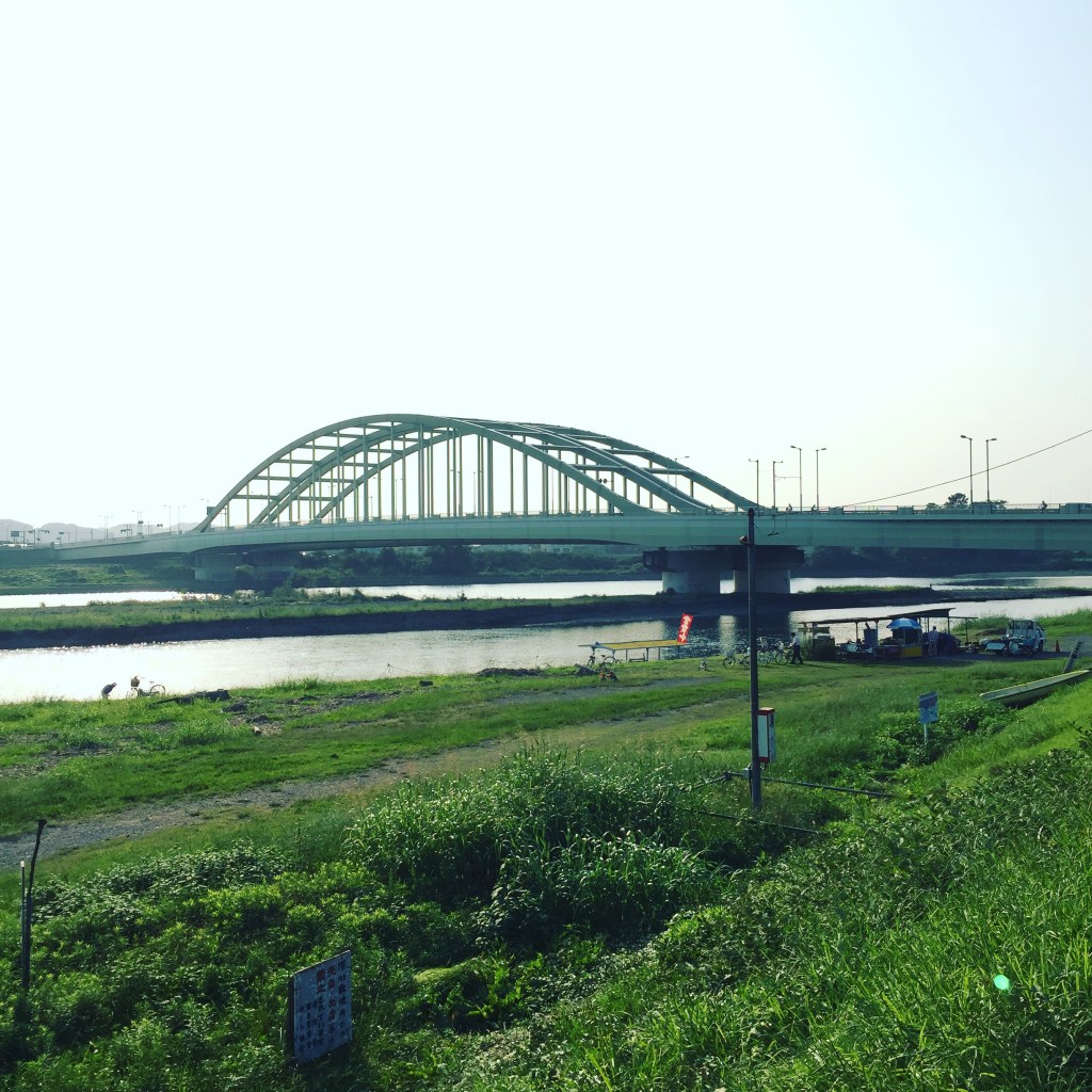 青春夢想的絮語：《手拉你》的音樂與人生